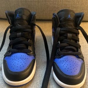 Air Jordan 1 Mid GS 'Hyper Royal'
